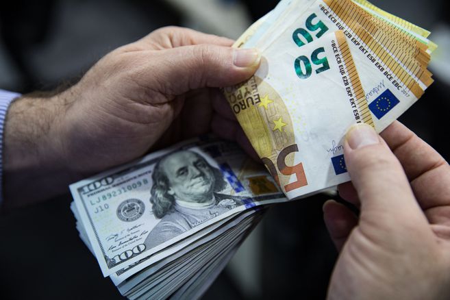 El euro cae tras los datos de inflacion de Estados Unidos