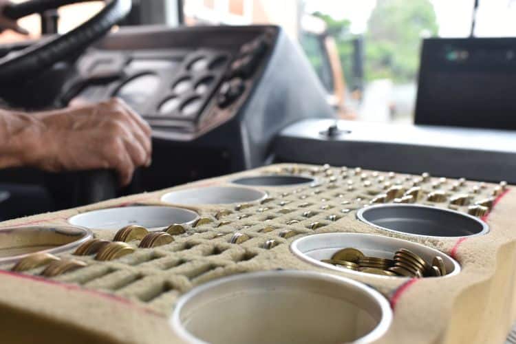 Autobusero donante de campaña tuvo más deudas con la Caja al renovar concesiones • Semanario Universidad