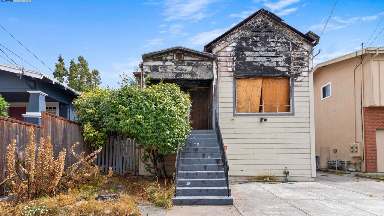 Esta casa completamente quemada en Oakland se vende en $765000 dólares |  Fotos |  Univision 14 San Francisco KDTV – Univision