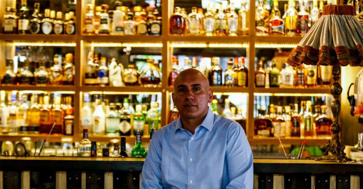 De repartidor pasó a ser un gran restaurantero paisa