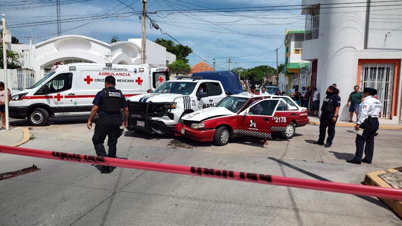 Patrulla choca contra un taxi en Ciudad del Carmen;  hay cinco lesionados