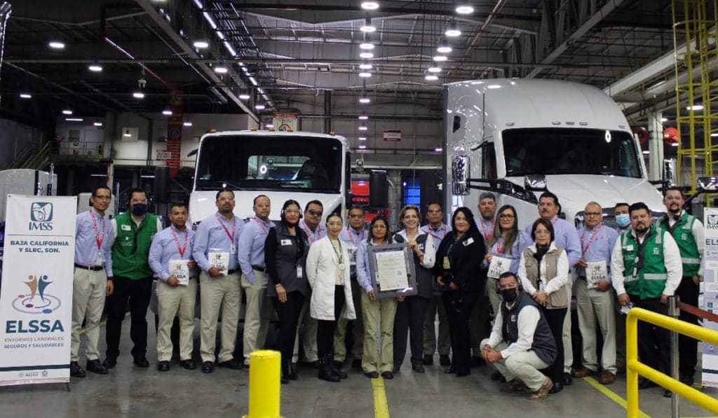 IMSS reconoce el entorno laboral seguro y saludable de Kenworth