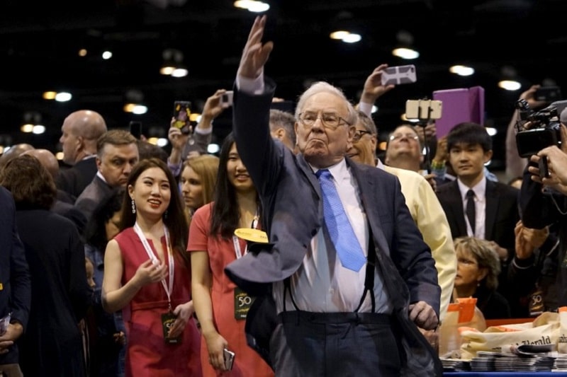 Warren Buffett y 3 acciones de su cartera con altos dividendos, una de 9,2% Por Investing.com