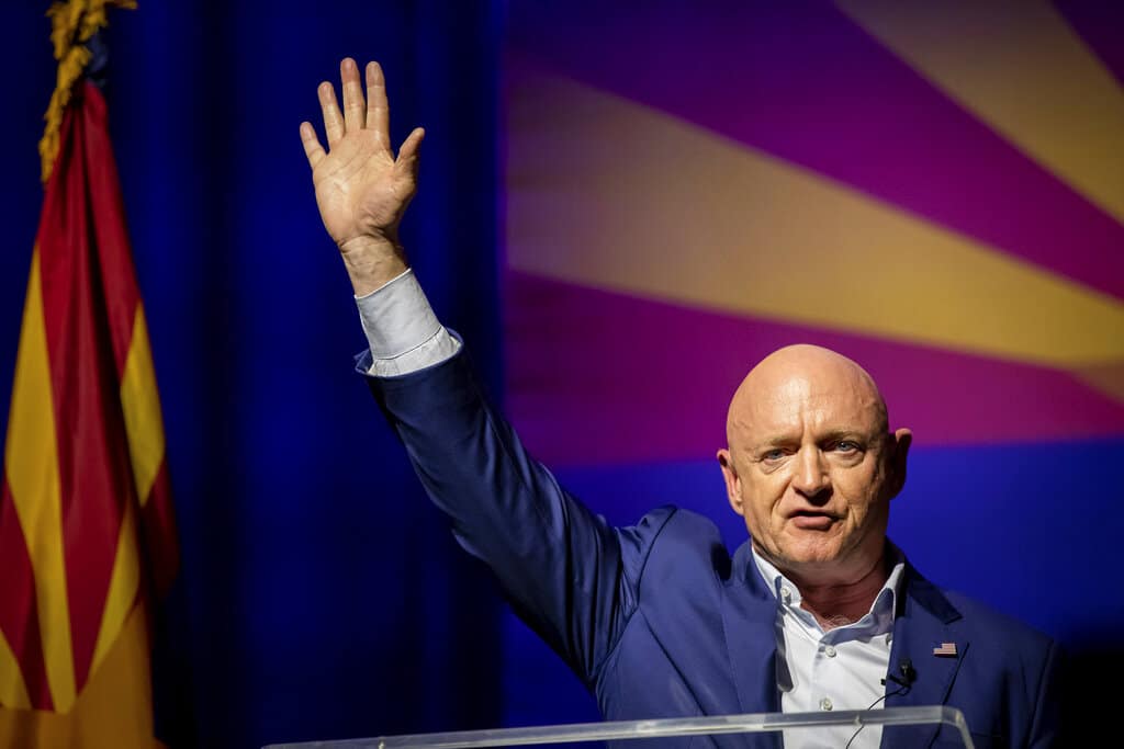 Mark Kelly gana la candidatura al Senado en Arizona y deja a los demócratas a 1 escaño del control del Senado |  Noticias Univision Política