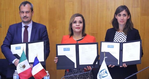 IMSS firma convenio con agencia y organización de Francia