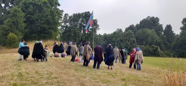 Nación Mapuche.  Familia Punoi del sector Puyewe de la comuna de Panguipulli completa el proceso de recuperación territorial